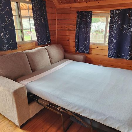 Redwood Coast Cabins And Rv Resort Юрика Экстерьер фото