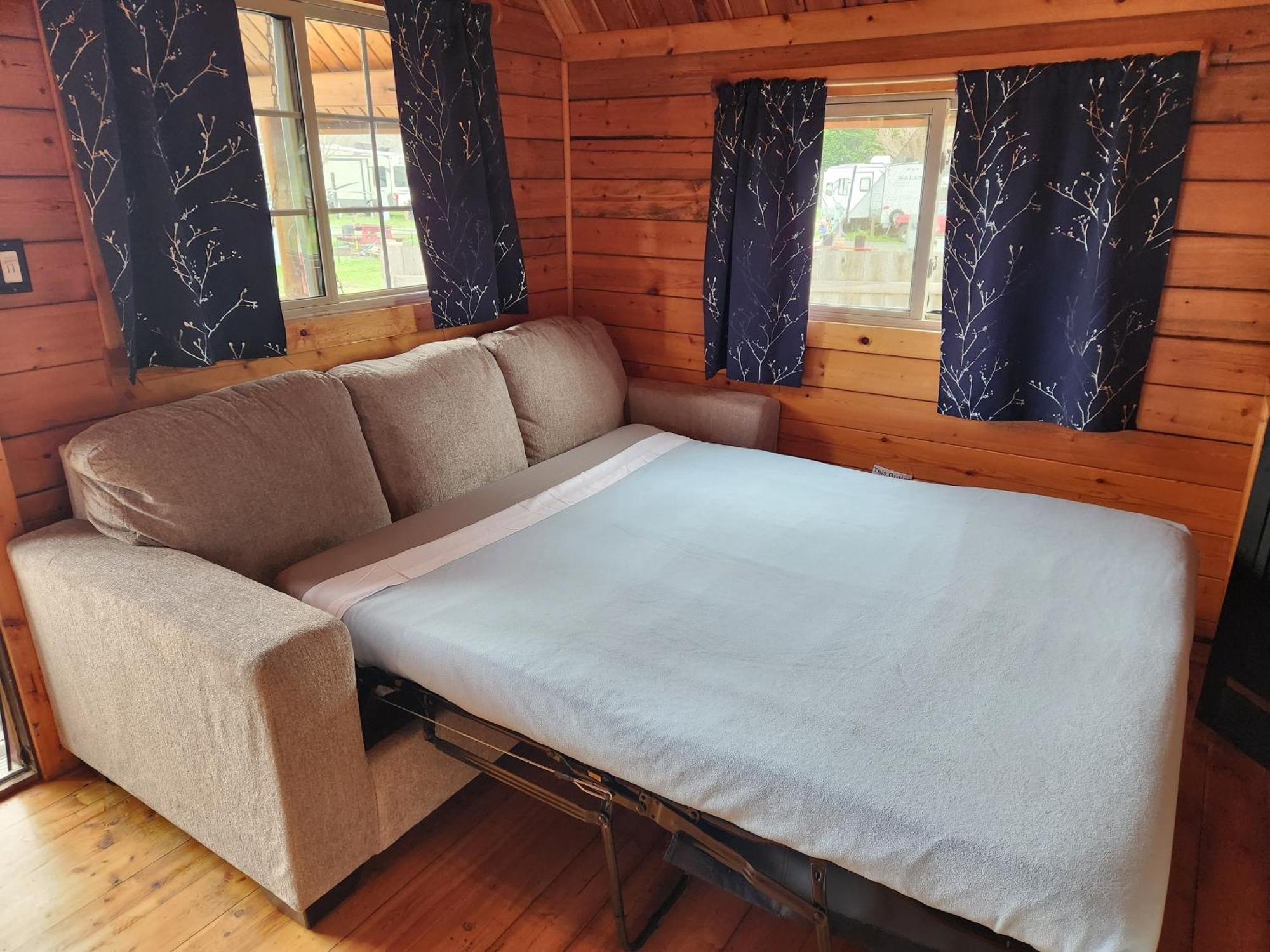 Redwood Coast Cabins And Rv Resort Юрика Экстерьер фото
