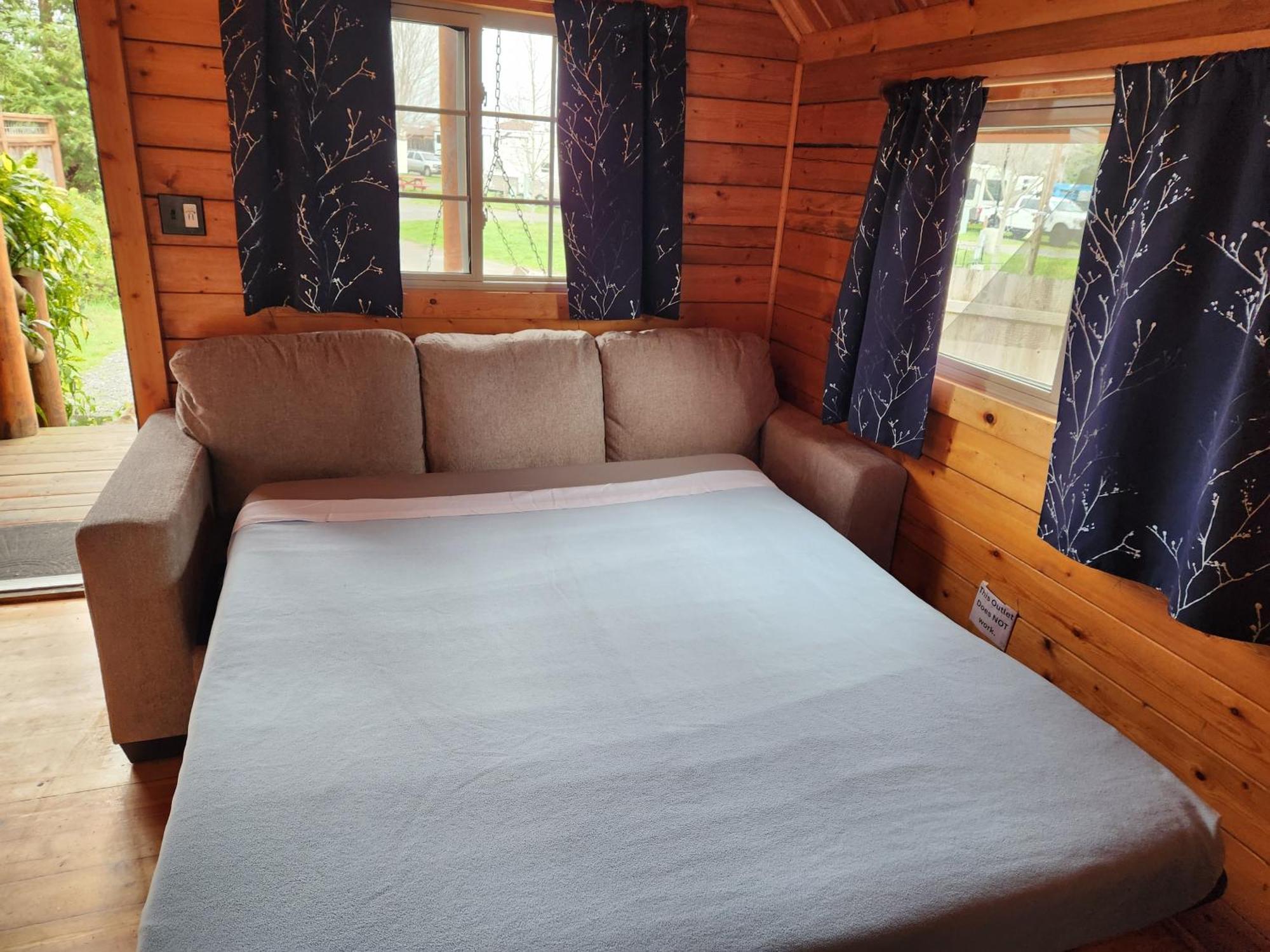 Redwood Coast Cabins And Rv Resort Юрика Экстерьер фото